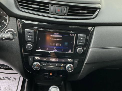 Used 2020 Nissan Rogue SV image 15