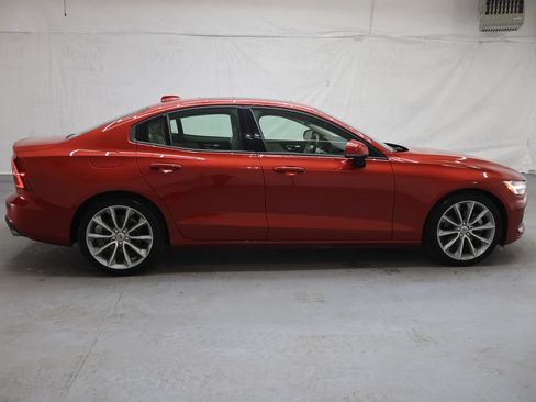 Used 2019 Volvo S60 T5 Momentum w/ Premium Package FWD image 8