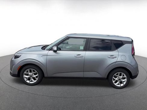 Used 2023 Kia Soul LX w/ Option Group 015 FWD image 11