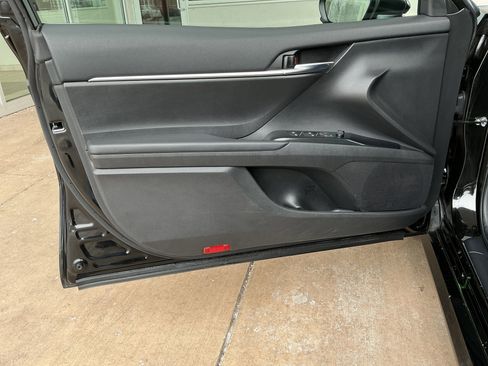 Used 2020 Toyota Camry LE image 14