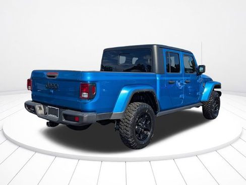 Used 2022 Jeep Gladiator Sport AWD/4WD image 3