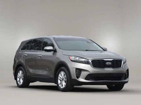 Used 2019 Kia Sorento LX image 3