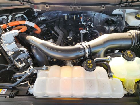 Used 2024 Ford F150 Platinum w/ Equipment Group 702A High image 35