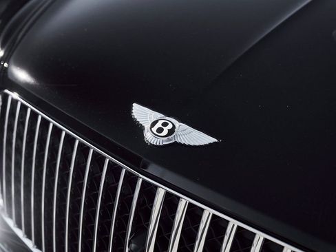 Used 2023 Bentley Bentayga Extended Wheelbase image 7