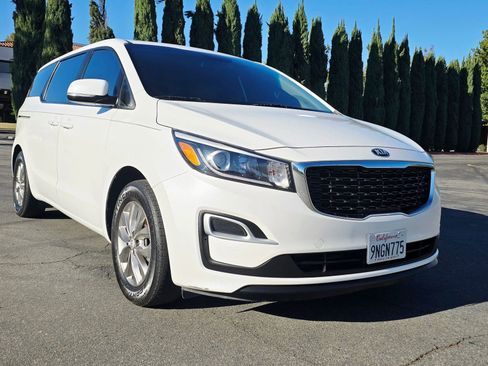Used 2020 Kia Sedona LX FWD image 1