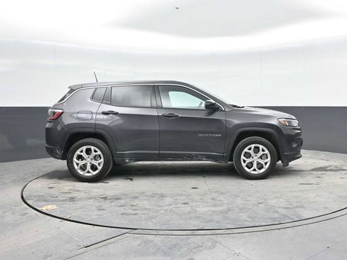 Used 2024 Jeep Compass Sport AWD/4WD image 9