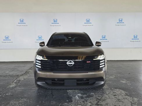 Used 2025 Nissan Kicks SR FWD image 2