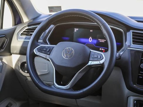 Used 2022 Volkswagen Tiguan SE image 14