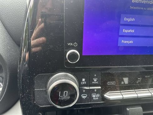 Used 2023 Toyota Highlander LE FWD image 14