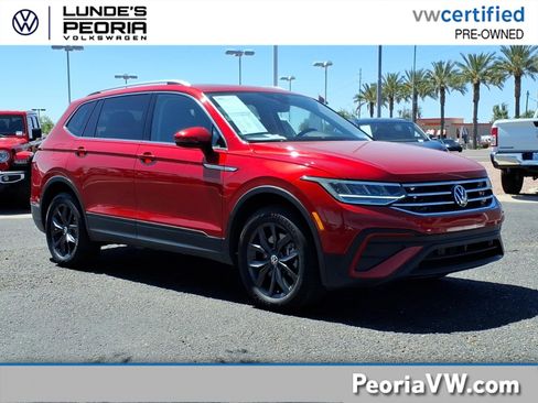 Certified 2024 Volkswagen Tiguan SE image 1