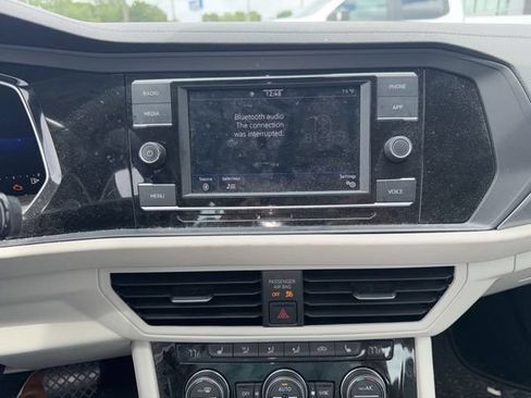 Used 2022 Volkswagen Jetta SE FWD image 34