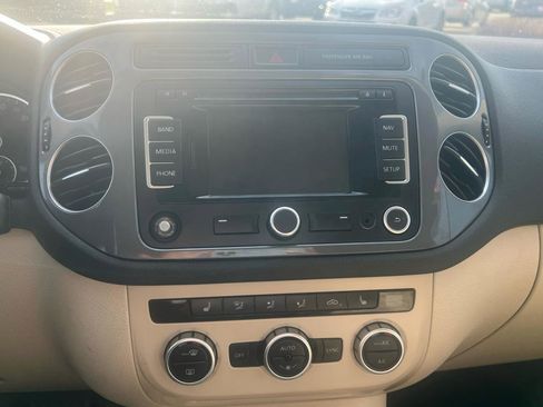Used 2013 Volkswagen Tiguan SEL image 18
