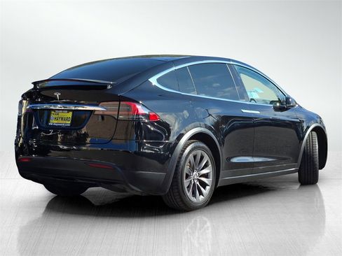Used 2018 Tesla Model X P100D image 5