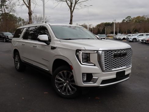 Used 2022 GMC Yukon XL Denali w/ Denali Ultimate Package image 2
