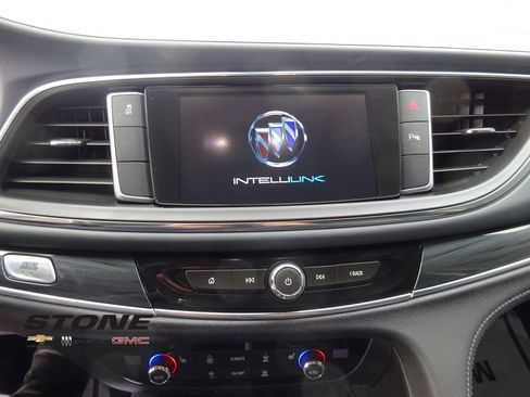 Used 2018 Buick Enclave Essence image 27