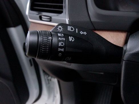 Certified 2025 Volvo XC90 T8 Plus w/ Protection Package Premier image 48