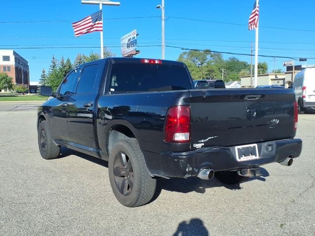 Used 2018 RAM 1500 Express w/ Black Ram 1500 Express Group AWD/4WD image 7