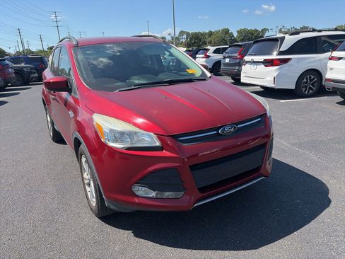 Used 2015 Ford Escape SE w/ Equipment Group 201A AWD/4WD image 1