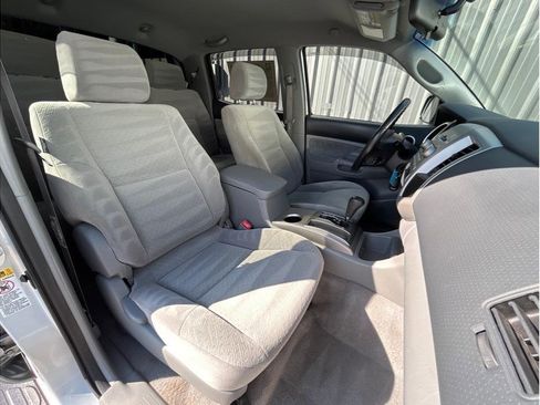 Used 2005 Toyota Tacoma 4x4 Double Cab image 4