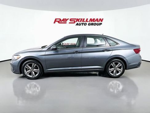 Used 2024 Volkswagen Jetta SE image 4