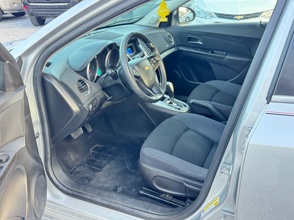 Used 2016 Chevrolet Cruze LT FWD image 14