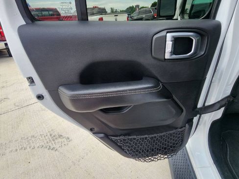 Used 2020 Jeep Wrangler Unlimited Sahara AWD/4WD image 21
