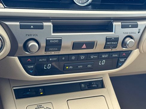 Used 2015 Lexus ES 350 w/ Premium Package FWD image 19