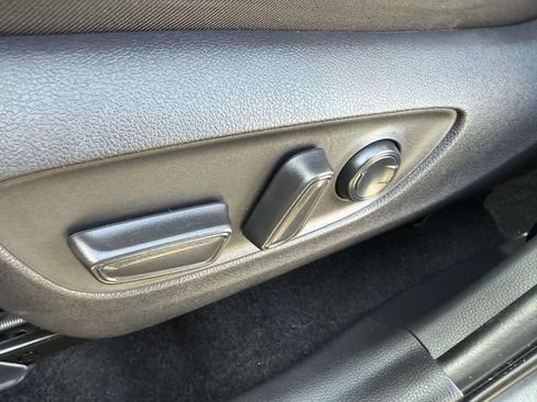 Used 2025 Toyota RAV4 XLE AWD/4WD image 19