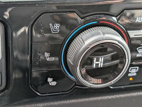 Used 2024 Chevrolet Silverado 3500 High Country w/ High Country Premium Package image 28