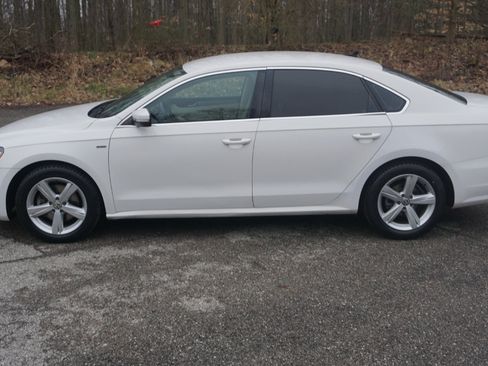 Used 2015 Volkswagen Passat 1.8T Limited Edition image 2