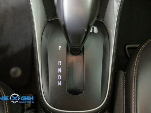 Used 2019 Chevrolet Trax LT w/ LT Convenience Package FWD image 21