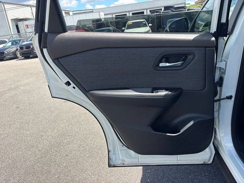 Used 2023 Nissan Rogue SV AWD/4WD image 13