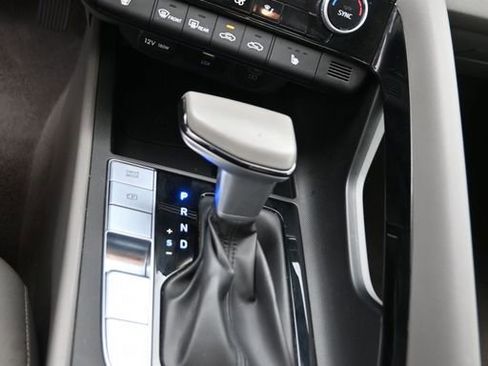 Used 2025 Hyundai Elantra SEL image 10