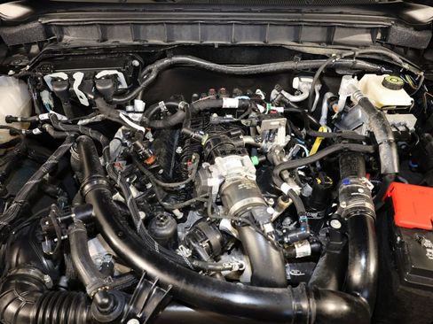 Used 2023 Ford Bronco Wildtrak AWD/4WD image 36