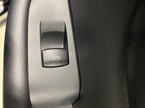 Used 2025 Buick Enclave Preferred image 9