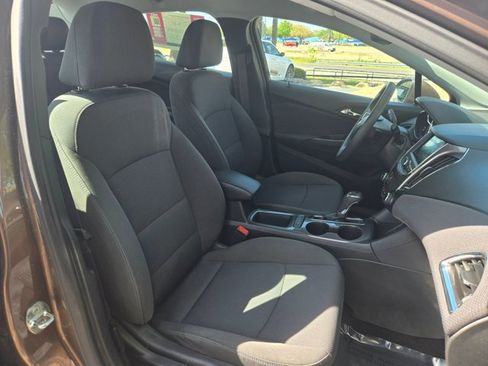 Used 2019 Chevrolet Cruze LT w/ Convenience Package image 24