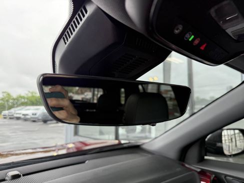 Used 2025 Chevrolet Equinox RS w/ Safety and Technology Package FWD image 28