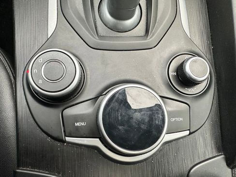 Used 2017 Alfa Romeo Giulia Base image 16