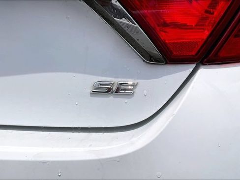 Used 2016 Toyota Camry SE FWD image 22