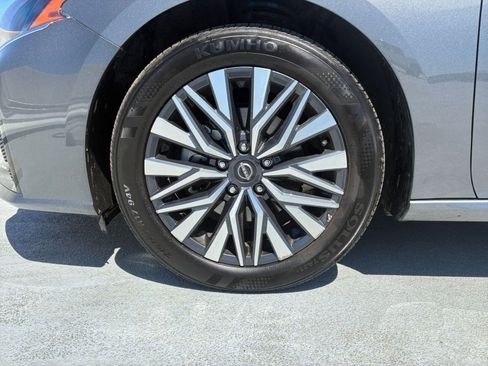 Used 2025 Nissan Altima 2.5 SV FWD image 30