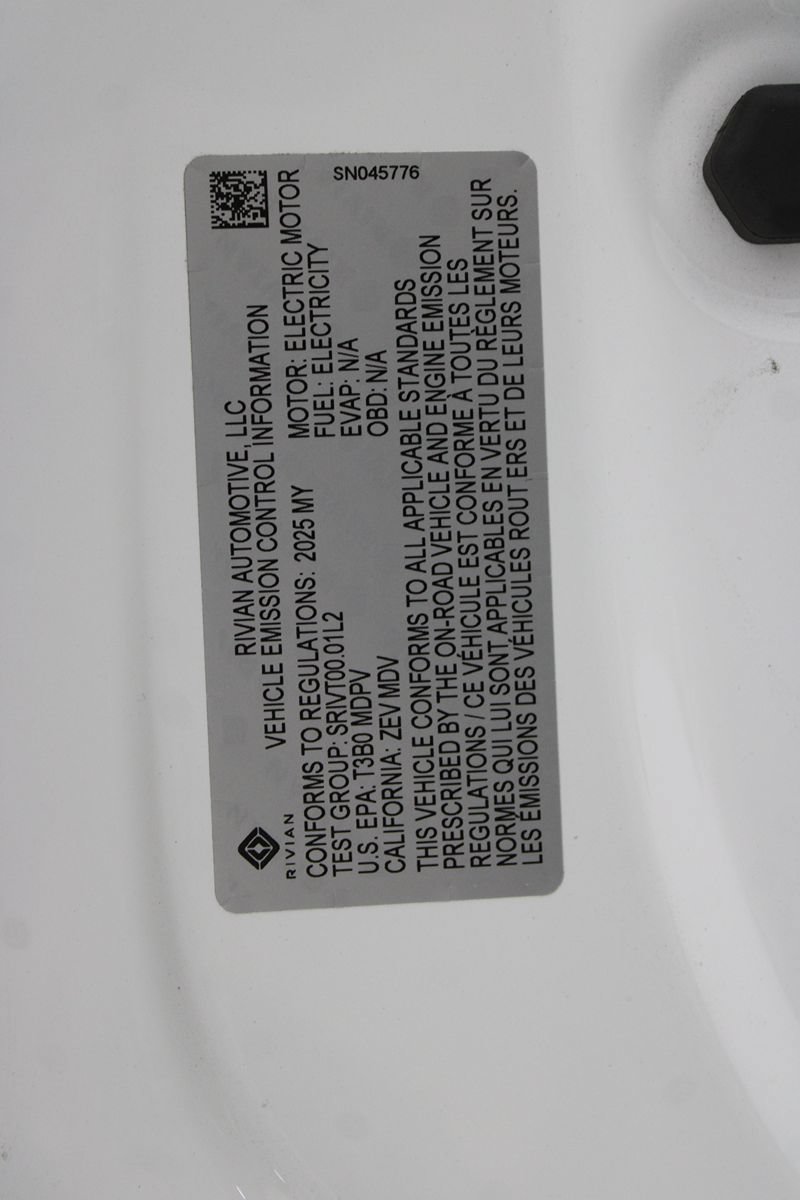 Used 2025 Rivian R1S Adventure Dual AWD/4WD image 42