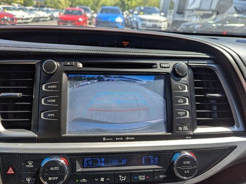Used 2018 Toyota Highlander XLE AWD/4WD image 23