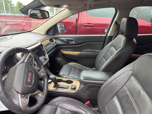 Used 2017 GMC Acadia Denali w/ Technology Package FWD image 3