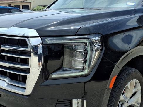 Used 2021 GMC Yukon XL SLT w/ SLT Premium Package AWD/4WD image 3