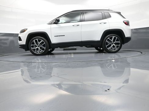 Used 2025 Jeep Compass Limited AWD/4WD image 31