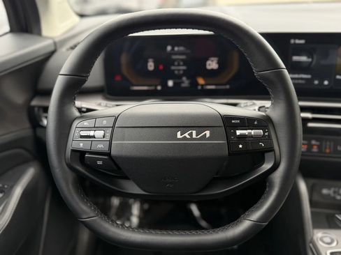 Used 2026 Kia Sportage EX FWD image 21