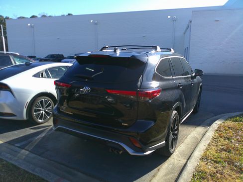 Used 2023 Toyota Highlander XSE image 7
