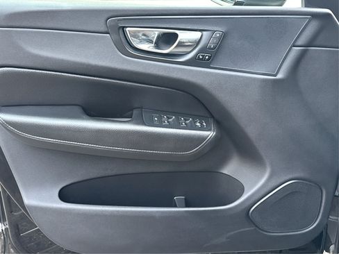 Used 2018 Volvo XC60 T5 Momentum w/ Vision Package image 21