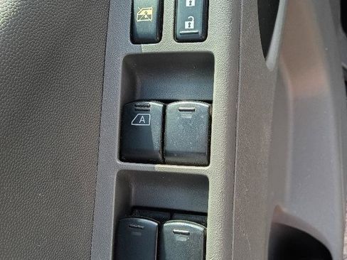 Used 2012 Nissan Frontier SV image 10