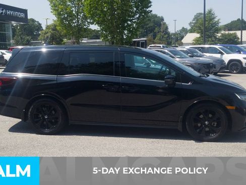 Used 2024 Honda Odyssey Sport image 3